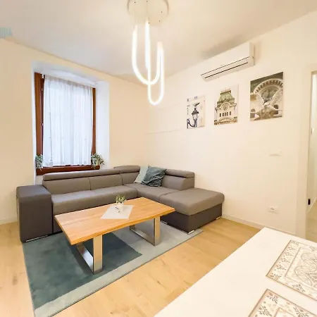 Piazza Della Borsa 3b Tirabora Short Rent Apartment *
