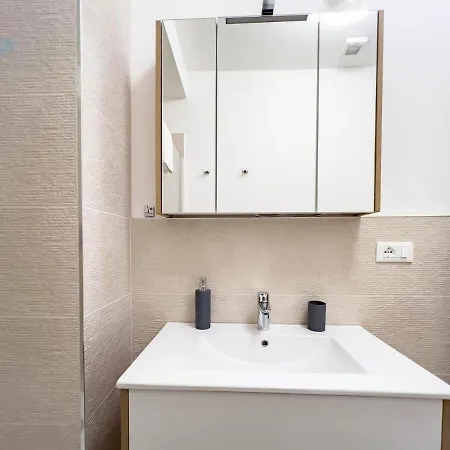 公寓 Piazza Della Borsa 3b Tirabora Short Rent 的里雅斯特